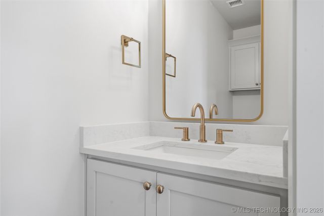 17623 E White Tail Cove, Owasso, OK 74055