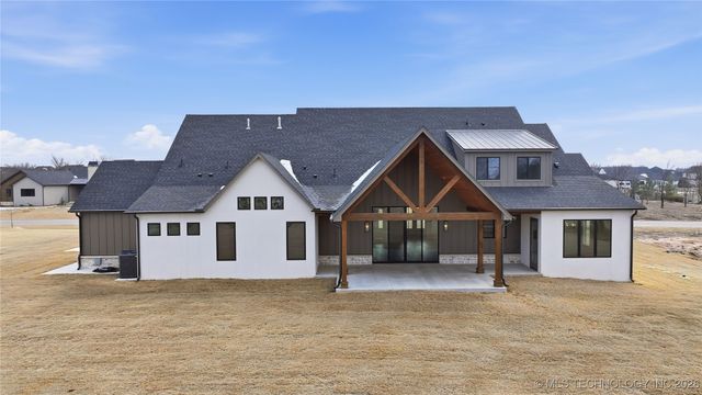 17623 E White Tail Cove, Owasso, OK 74055