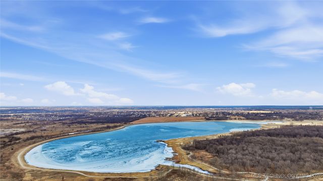 17623 E White Tail Cove, Owasso, OK 74055