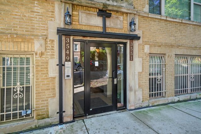 3551 W Belle Plaine Avenue 2, Chicago, IL 60618