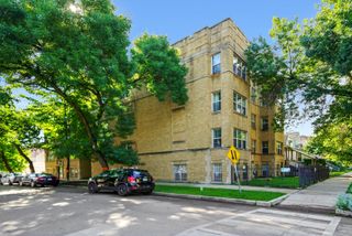 3551 W Belle Plaine Avenue 2, Chicago, IL 60618