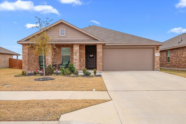 7916 Oaktown Drive, Fort Worth, TX 76131