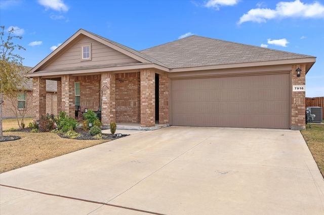 7916 Oaktown Drive, Fort Worth, TX 76131