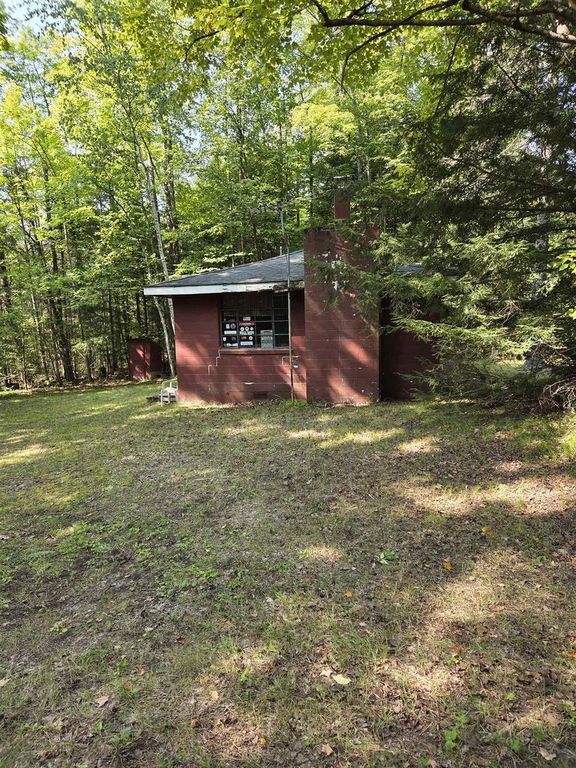 W7793 BERGESON LANE, Amberg, WI 54102