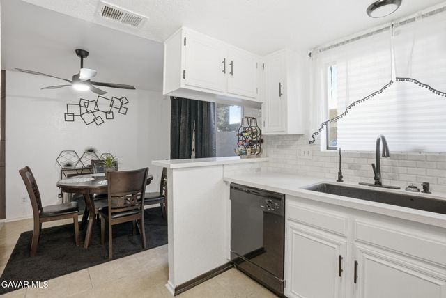 1340 W Avenue J4, Lancaster, CA 93534