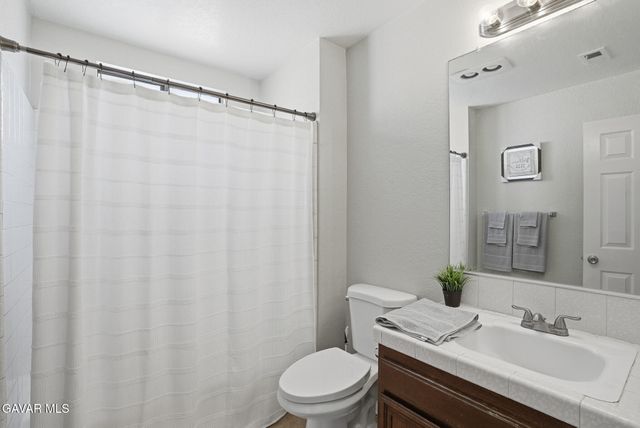 1340 W Avenue J4, Lancaster, CA 93534