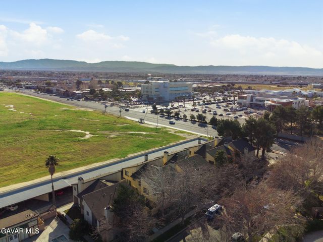 1340 W Avenue J4, Lancaster, CA 93534