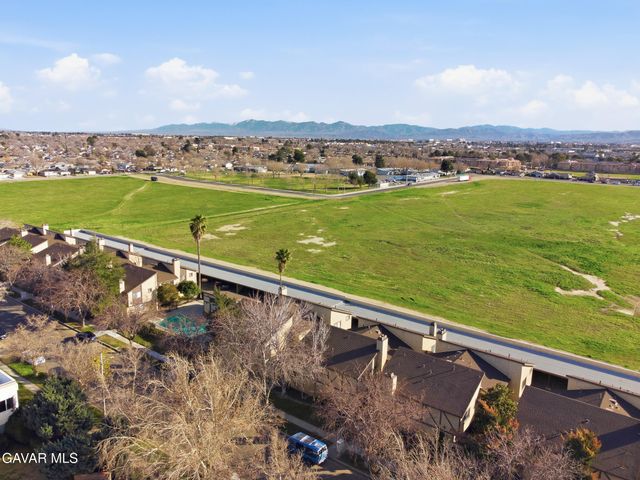 1340 W Avenue J4, Lancaster, CA 93534