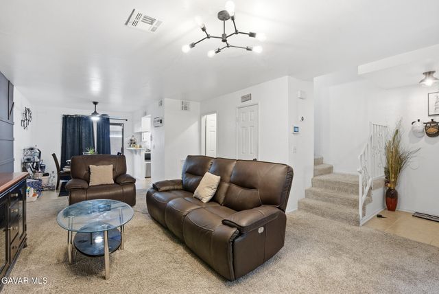 1340 W Avenue J4, Lancaster, CA 93534