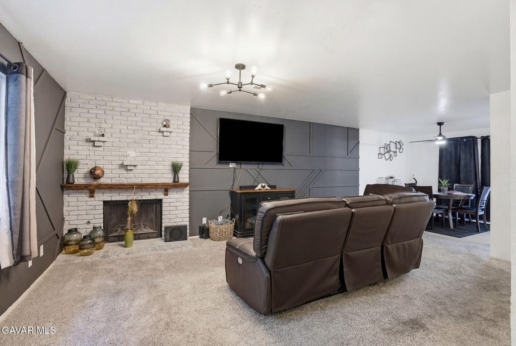 1340 W Avenue J4, Lancaster, CA 93534