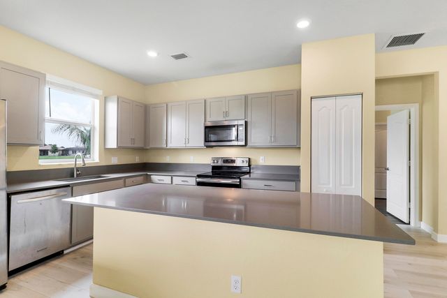 8292 NW Greenbank Circle, Port St. Lucie, Port St Lucie, FL 34987