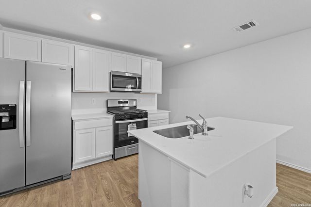16071 Mahogany Way, Elmendorf, TX 78112