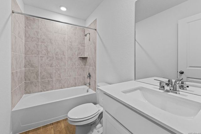 16071 Mahogany Way, Elmendorf, TX 78112