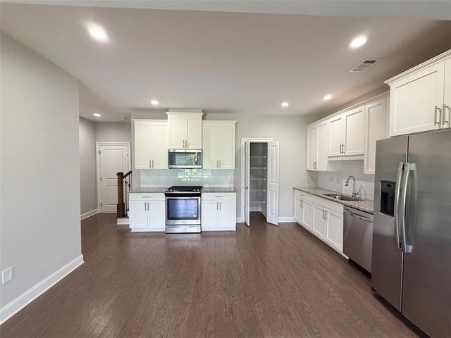 860 Westmoreland Circle NW, Atlanta, GA 30318