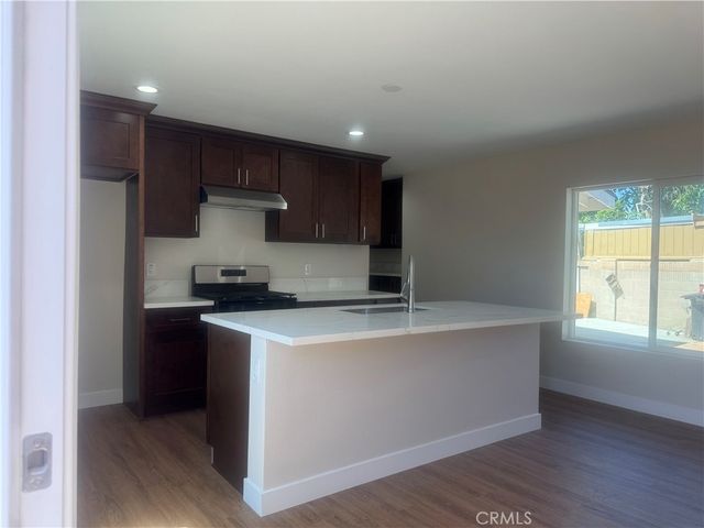 7661 El Rovia, Buena Park, CA 90620