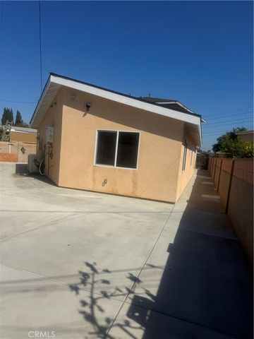7661 El Rovia, Buena Park, CA 90620