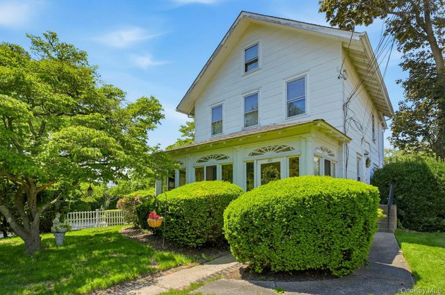 49 Clinton Avenue, Huntington, NY 11743