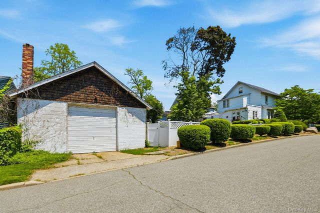 49 Clinton Avenue, Huntington, NY 11743