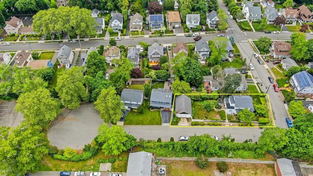 49 Clinton Avenue, Huntington, NY 11743