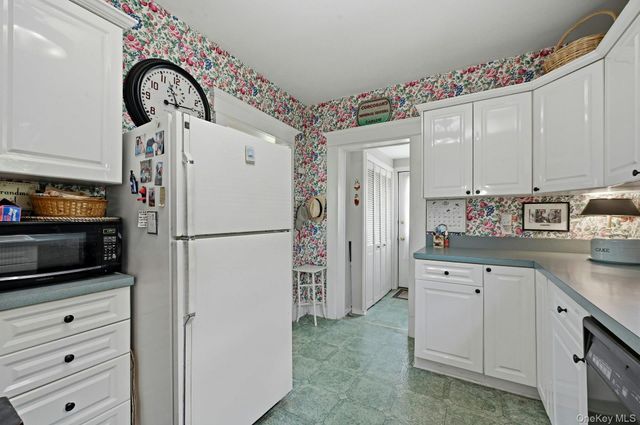 49 Clinton Avenue, Huntington, NY 11743