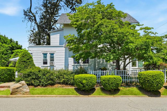 49 Clinton Avenue, Huntington, NY 11743