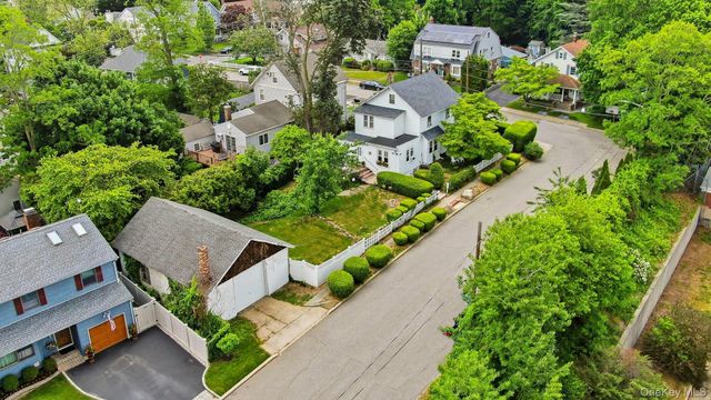 49 Clinton Avenue, Huntington, NY 11743