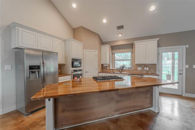 19013 Venture DR, Point Venture, TX 78645