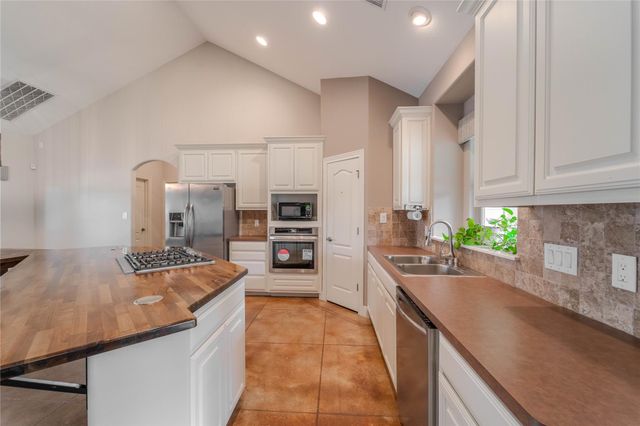 19013 Venture DR, Point Venture, TX 78645