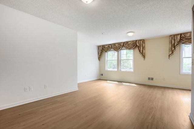 4903 Hamlet Avenue N, Oakdale, MN 55128