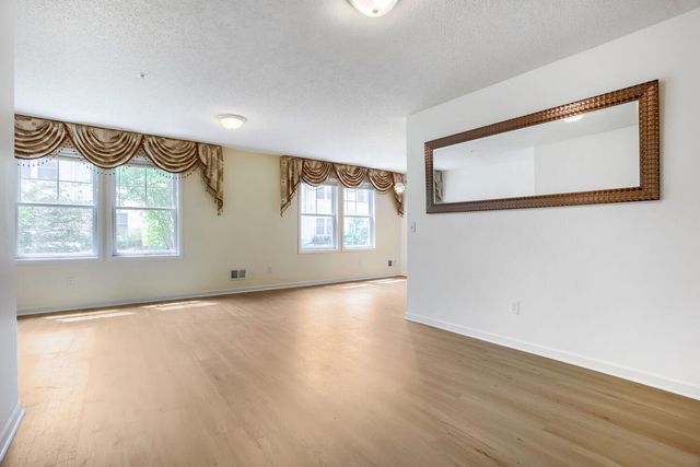 4903 Hamlet Avenue N, Oakdale, MN 55128