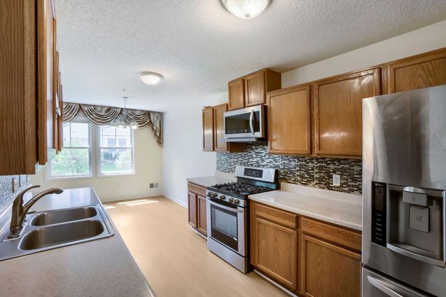 4903 Hamlet Avenue N, Oakdale, MN 55128