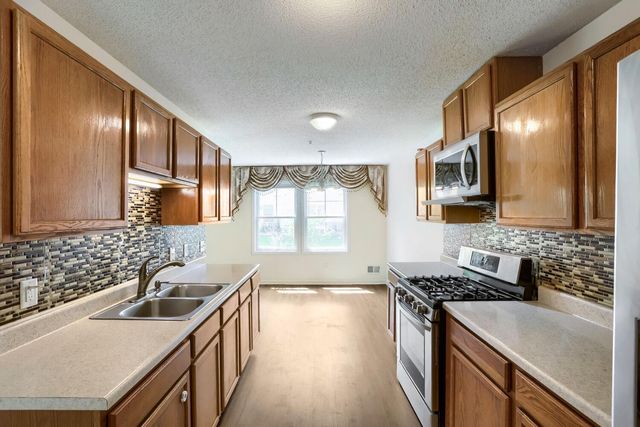 4903 Hamlet Avenue N, Oakdale, MN 55128