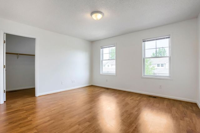 4903 Hamlet Avenue N, Oakdale, MN 55128