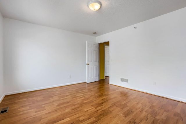 4903 Hamlet Avenue N, Oakdale, MN 55128