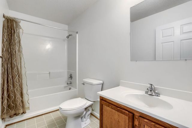 4903 Hamlet Avenue N, Oakdale, MN 55128