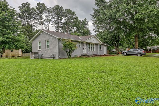 619 Graycroft Drive, Huntsville, AL 35802