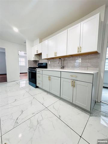 23 Valley Place, Edgewater, NJ 07020