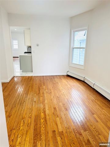 23 Valley Place, Edgewater, NJ 07020