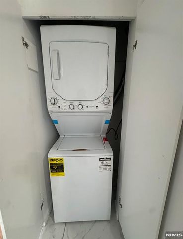 23 Valley Place, Edgewater, NJ 07020