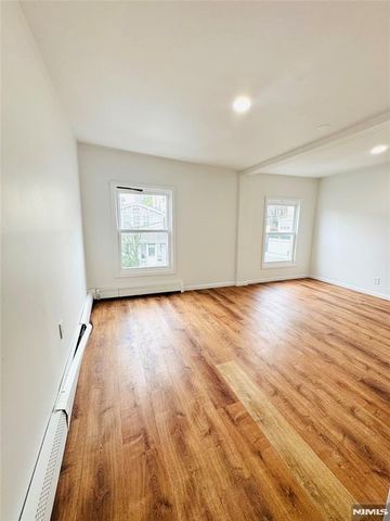 23 Valley Place, Edgewater, NJ 07020