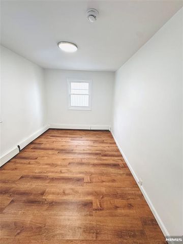 23 Valley Place, Edgewater, NJ 07020