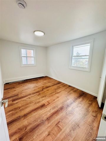 23 Valley Place, Edgewater, NJ 07020