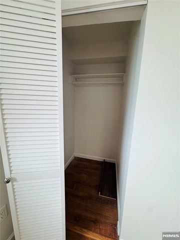 23 Valley Place, Edgewater, NJ 07020