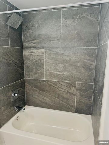 23 Valley Place, Edgewater, NJ 07020