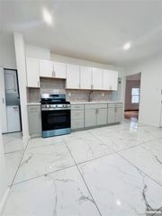 23 Valley Place, Edgewater, NJ 07020