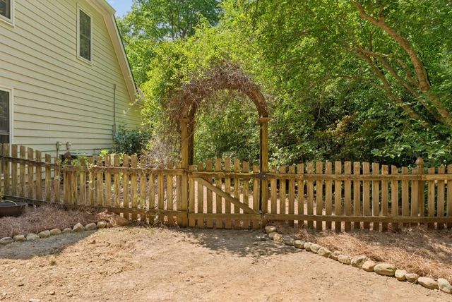 1374 Pembridge Trace NW, Kennesaw, GA 30152