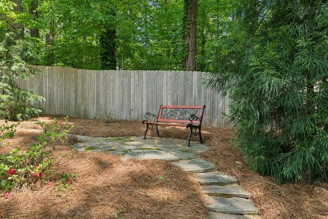 1374 Pembridge Trace NW, Kennesaw, GA 30152