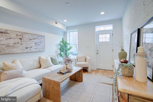 821 S CURLEY ST, Baltimore, MD 21224