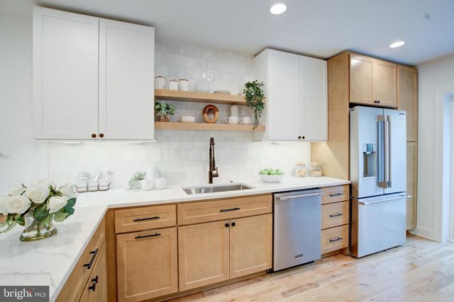 821 S CURLEY ST, Baltimore, MD 21224
