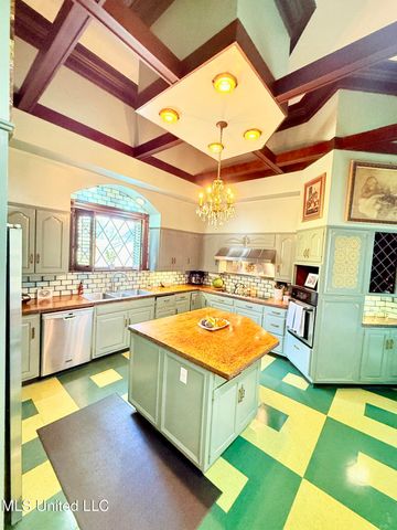 433 S Main Street, Grenada, MS 38901